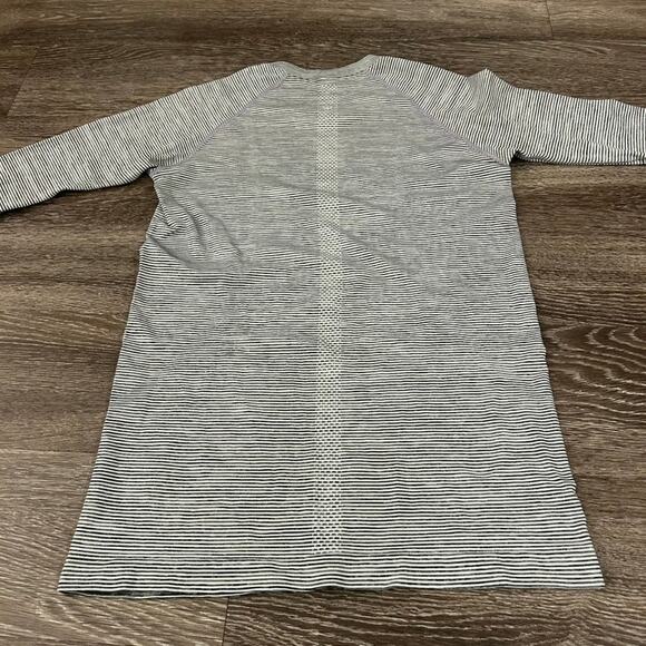 EUC Lululemon Swiftly Tech Long Sleeve 2.0 Tetra Stripe Asphalt Grey /Violet US8 - Picture 6 of 16